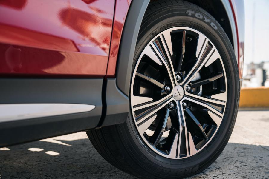 Колеса Mitsubishi Eclipse Cross Exceed 2018 года  (AU) (фото 4 из 17)